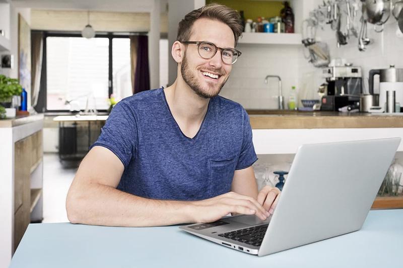 „Ohne Chef und mit der Möglichkeit, nach meinen eigenen Bedingungen zu rekrutieren, hat SkillSeek meine Karriere verändert.“ — Marco G., Belgien